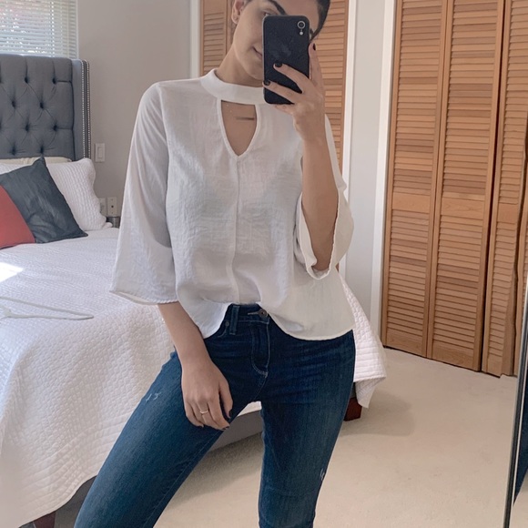 Keyhole White Blouse with Sleeves - Picture 4 of 5